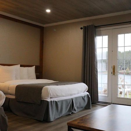 Algonquin Lakeside Inn Dwight Exterior foto