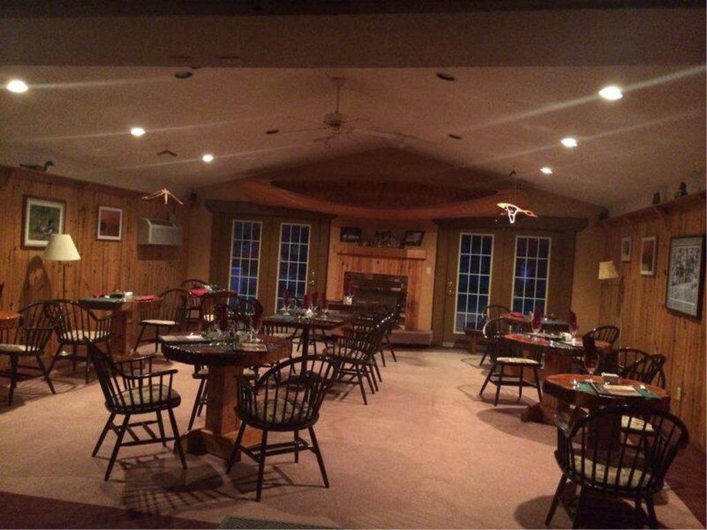 Algonquin Lakeside Inn Dwight Exterior foto