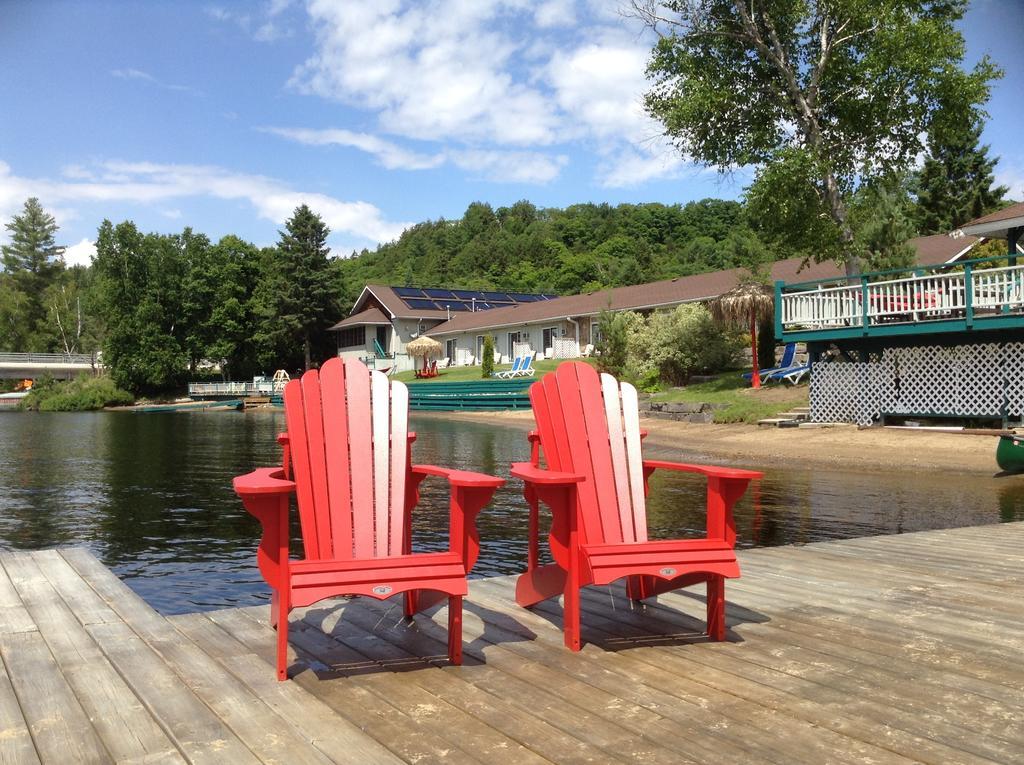 Algonquin Lakeside Inn Dwight Exterior foto