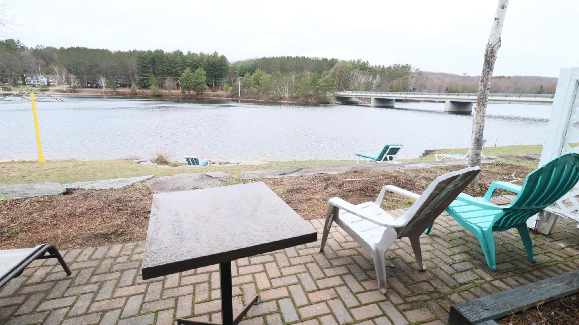 Algonquin Lakeside Inn Dwight Exterior foto