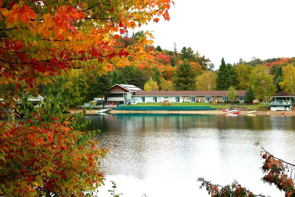 Algonquin Lakeside Inn Dwight Exterior foto