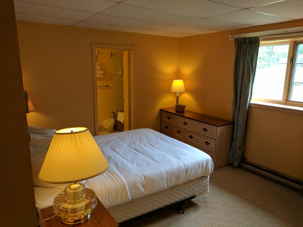 Algonquin Lakeside Inn Dwight Exterior foto