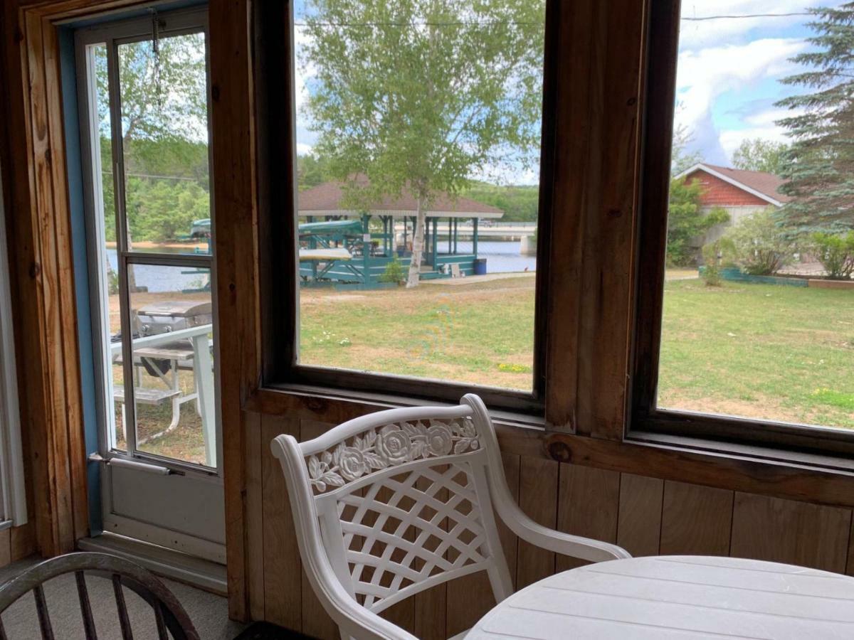 Algonquin Lakeside Inn Dwight Exterior foto