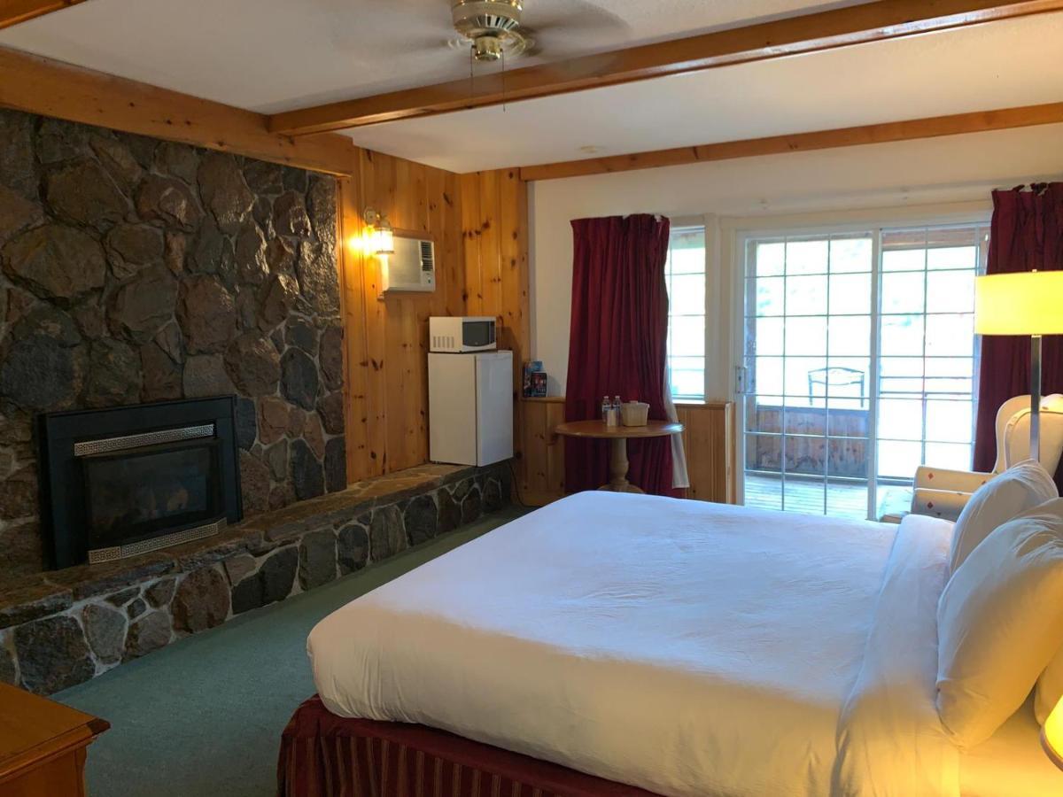 Algonquin Lakeside Inn Dwight Exterior foto